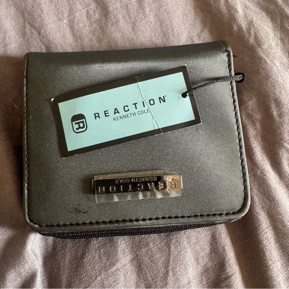 Kenneth Cole Reaction Gray Key & Card Holder